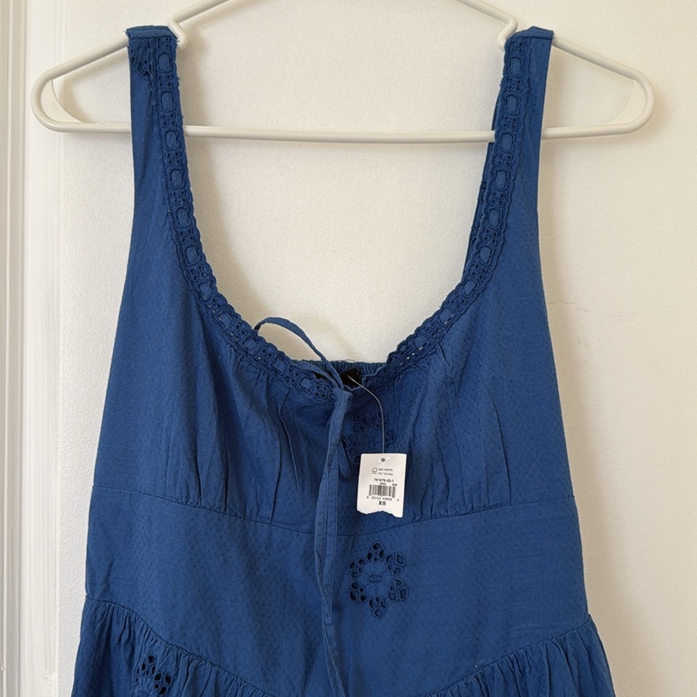 GAP Eyelet Scoop Neck Dress SIZE XS COLOR DAZZLING BLUE- DÔEN-esque